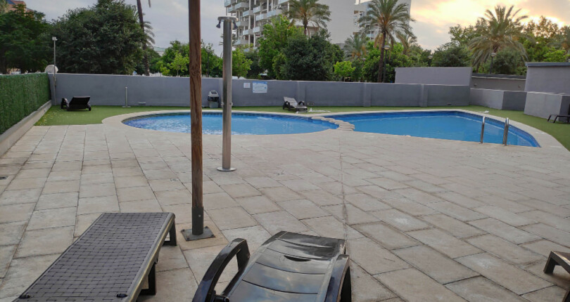 Wohnung zur Miete in Valencia, Wohnanlage mit Pool.