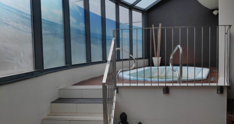 Wohnung zur Miete in Valencia, Wohnanlage mit Pool.