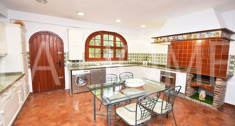 Leben Sie im Mittelmeer-Stil! Haus mit Pool und Garten im Villenviertel Valencias, La Cañada