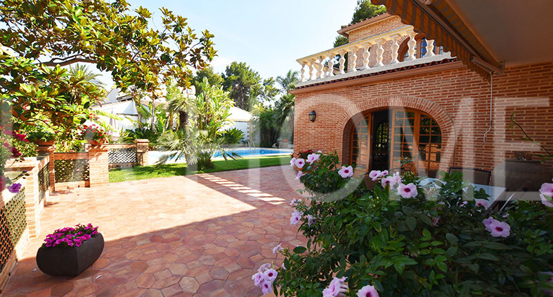 Leben Sie im Mittelmeer-Stil! Haus mit Pool und Garten im Villenviertel Valencias, La Cañada