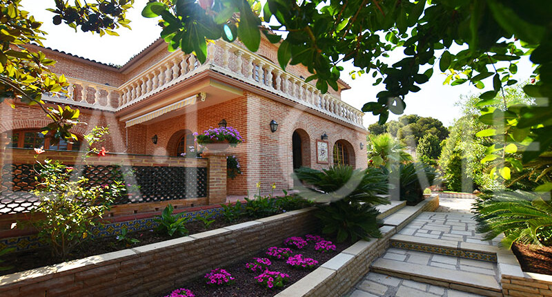 Leben Sie im Mittelmeer-Stil! Haus mit Pool und Garten im Villenviertel Valencias, La Cañada