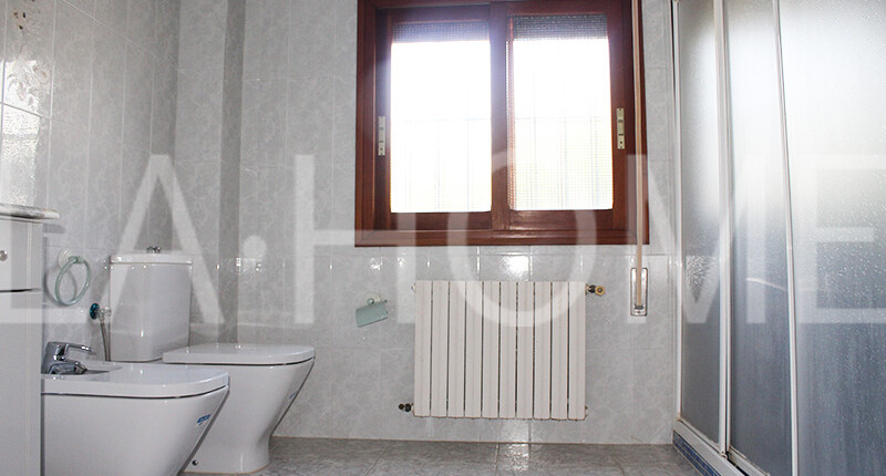 Großzügige Villa mit Pool zum Verkauf in La Eliana, Valencia