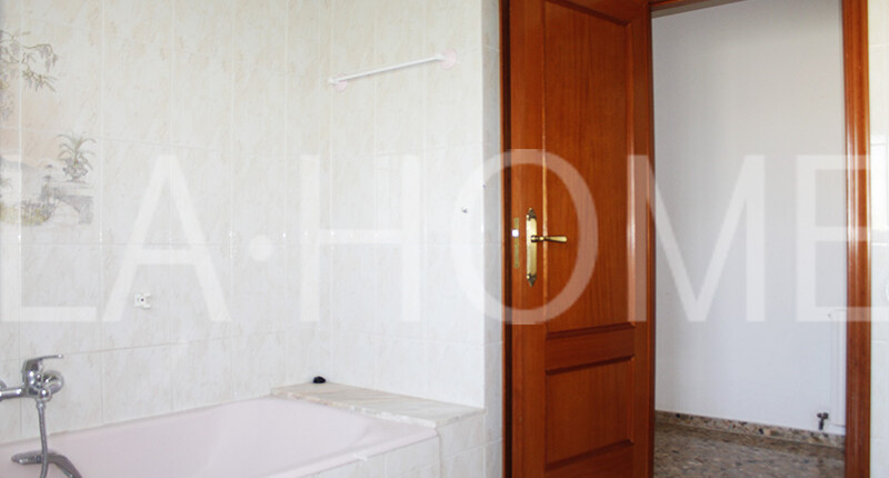 Großzügige Villa mit Pool zum Verkauf in La Eliana, Valencia