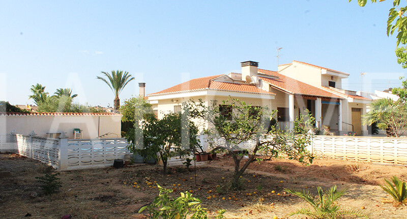 Großzügige Villa mit Pool zum Verkauf in La Eliana, Valencia