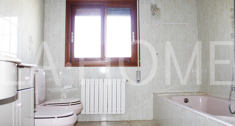 Großzügige Villa mit Pool zum Verkauf in La Eliana, Valencia