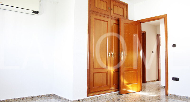 Großzügige Villa mit Pool zum Verkauf in La Eliana, Valencia