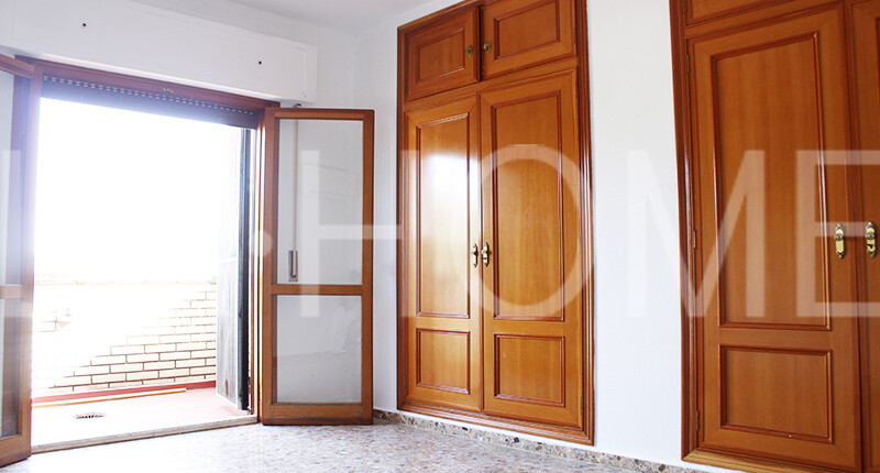 Großzügige Villa mit Pool zum Verkauf in La Eliana, Valencia