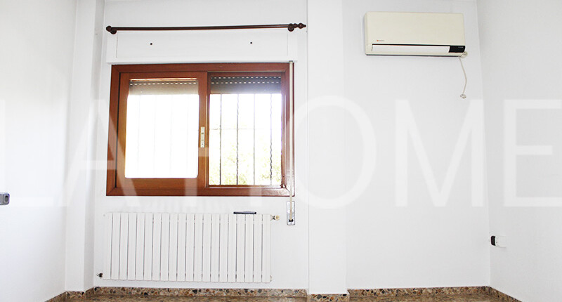 Großzügige Villa mit Pool zum Verkauf in La Eliana, Valencia