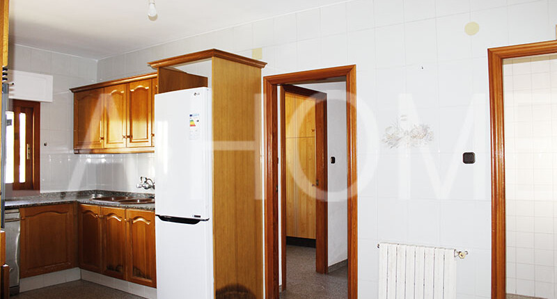 Großzügige Villa mit Pool zum Verkauf in La Eliana, Valencia