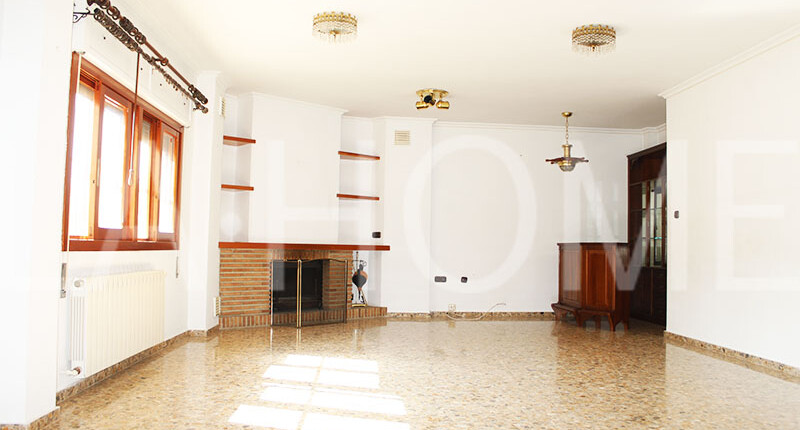 Großzügige Villa mit Pool zum Verkauf in La Eliana, Valencia