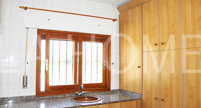 Großzügige Villa mit Pool zum Verkauf in La Eliana, Valencia