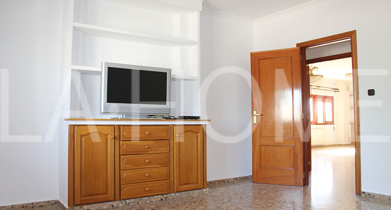 Großzügige Villa mit Pool zum Verkauf in La Eliana, Valencia