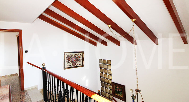 Großzügige Villa mit Pool zum Verkauf in La Eliana, Valencia