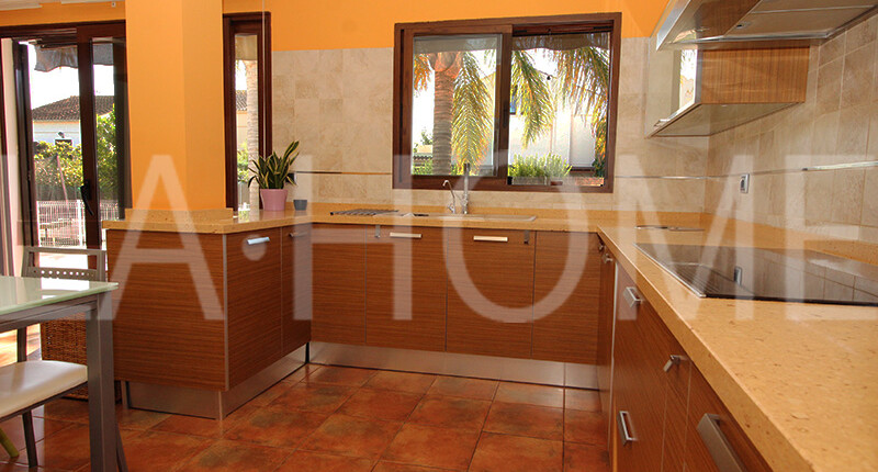 Familienhaus im Bungalow-Stil zum Verkauf, Valencia – La Canyada