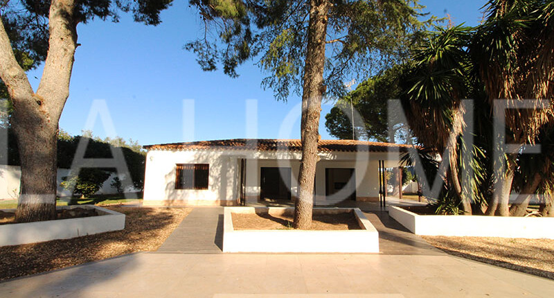 Fantastisches Haus im Bungalow-Stil mit großem Grund, Valencia – La Eliana
