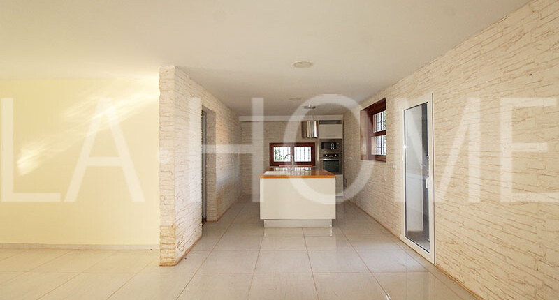 Fantastisches Haus im Bungalow-Stil mit großem Grund, Valencia – La Eliana