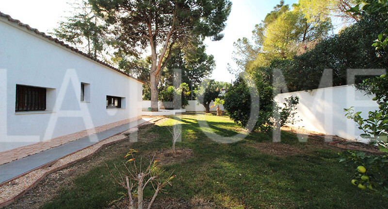 Fantastisches Haus im Bungalow-Stil mit großem Grund, Valencia – La Eliana