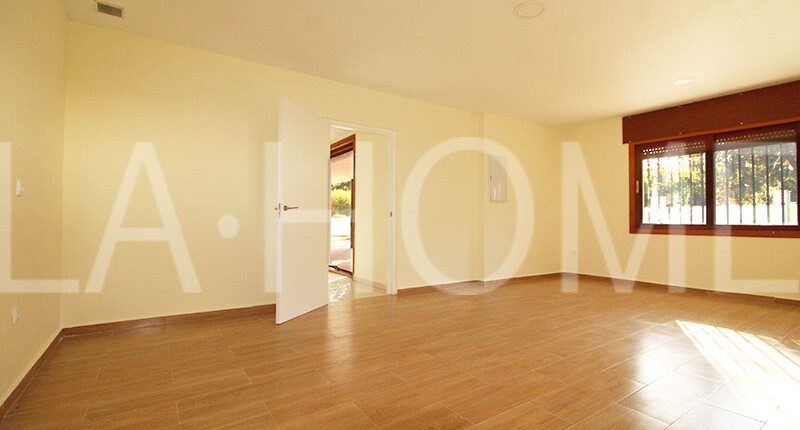 Fantastisches Haus im Bungalow-Stil mit großem Grund, Valencia – La Eliana