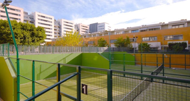 IMMOBILIE IN VALENCIA ZU VERKAUFEN. WOHNANLAGE MIT SCHWIMMBAD UND PADEL-TENNISPLATZ