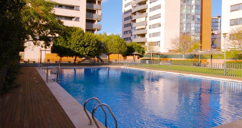 IMMOBILIE IN VALENCIA ZU VERKAUFEN. WOHNANLAGE MIT SCHWIMMBAD UND PADEL-TENNISPLATZ