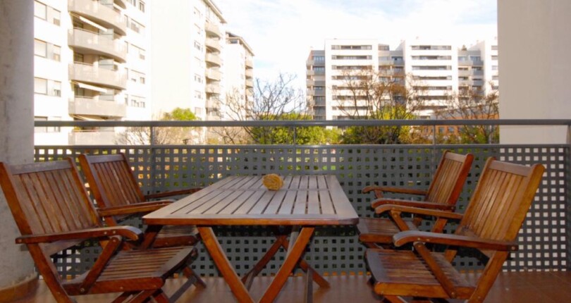 IMMOBILIE IN VALENCIA ZU VERKAUFEN. WOHNANLAGE MIT SCHWIMMBAD UND PADEL-TENNISPLATZ