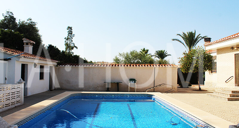 Großzügige Villa mit Pool zum Verkauf in La Eliana, Valencia